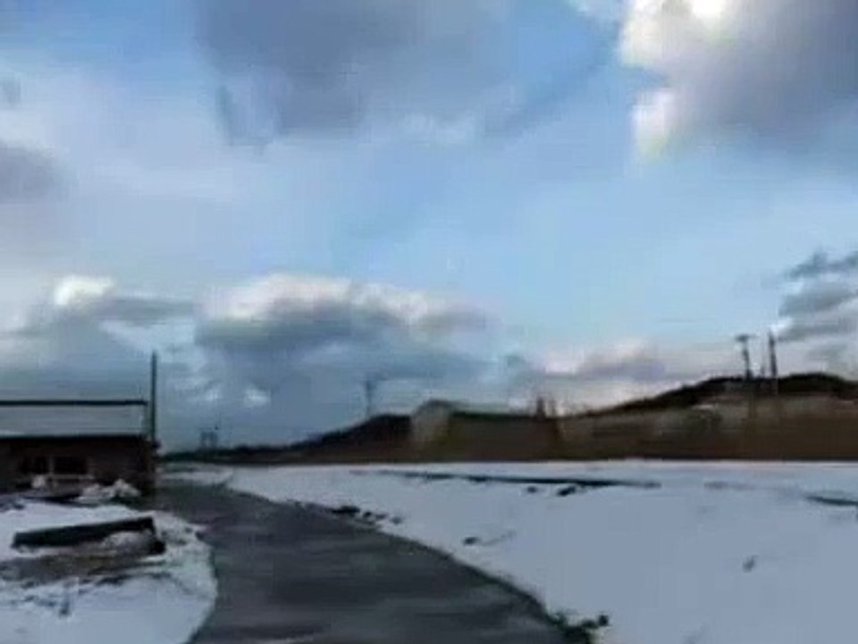 Incroyable UFO!!  Fukushima Japon Mars 26, 2011