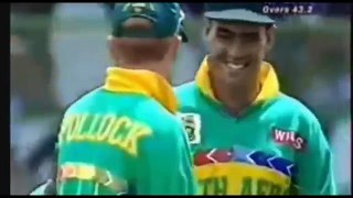 Top 10 Worst and Funny Bowling in Cricket History Ever  ● Funny Cricket Moments ●