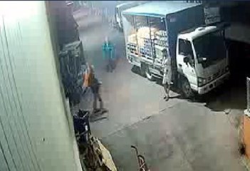 İlişkiye girip anlaştığı parayı alamayınca araçları ateşe verdi