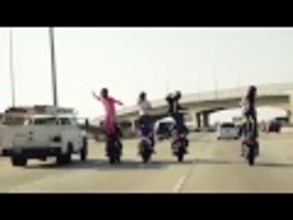 Dancing on a moving motorcycle-Танцы на движущихся мотоциклах