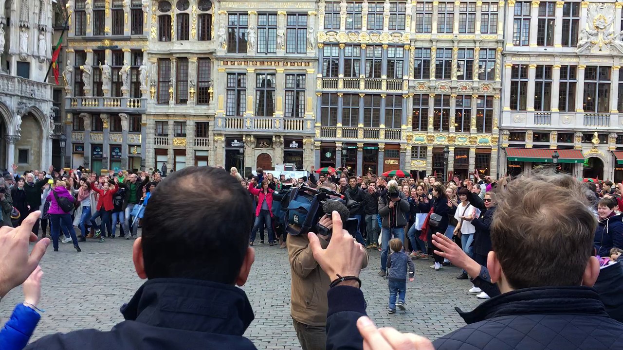 Bruxelles danse sur du Bowie et Stromae sur la Grand-Place un mois après les attentats