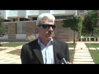 Rikonstruktohet sheshi por harrohet busti, Skëndërbeu “dergjet” në Bibliotekë