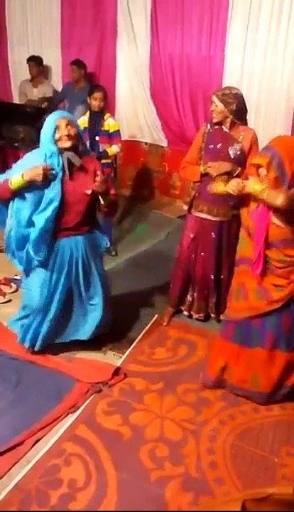 the video in the old woman in best dans are hot song in the video