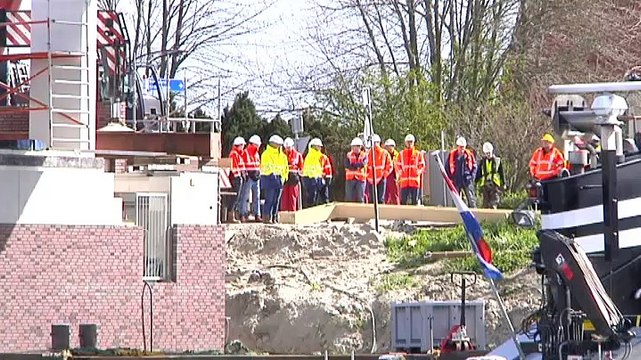 Brug Dorkwerd zit op zijn nieuwe plek - RTV Noord