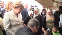 Gaziantep Almanya Başbakanı Angela Merkel'i Nizip'teki Kampı Gezdi