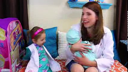 Baby is The Doctor! Doc McStuffins Check Up ❤ Dr Sandra Hospital & Medical Bag by DisneyCarToys
