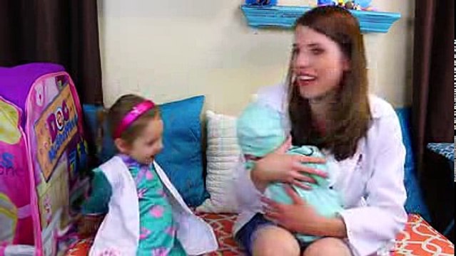 Baby is The Doctor! Doc McStuffins Check Up ❤ Dr Sandra Hospital & Medical Bag by DisneyCarToys