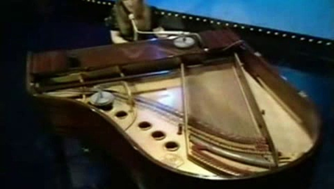 LYNSEY DE PAUL _ STORM IN A TEACUP VIDEO CLIPE Nº 1