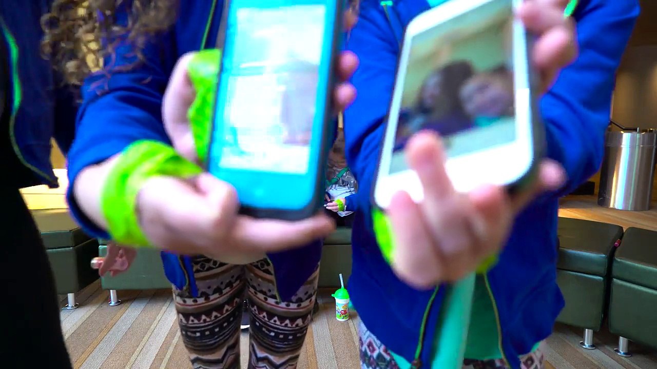 No Thumbs Challenge! (MattyBRaps vs Haschak Sisters vs Sarah Grace!)