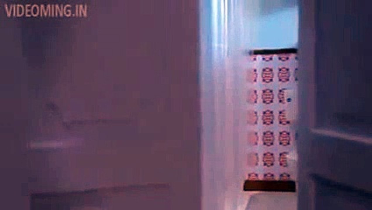 Sunny Leone Hot Kissing Scene in Bathroom - Ragini MMS 2