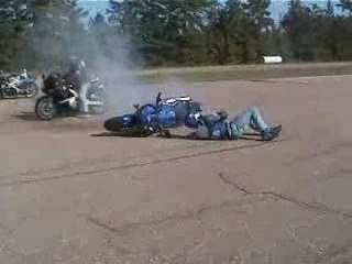 Régis est un con en moto