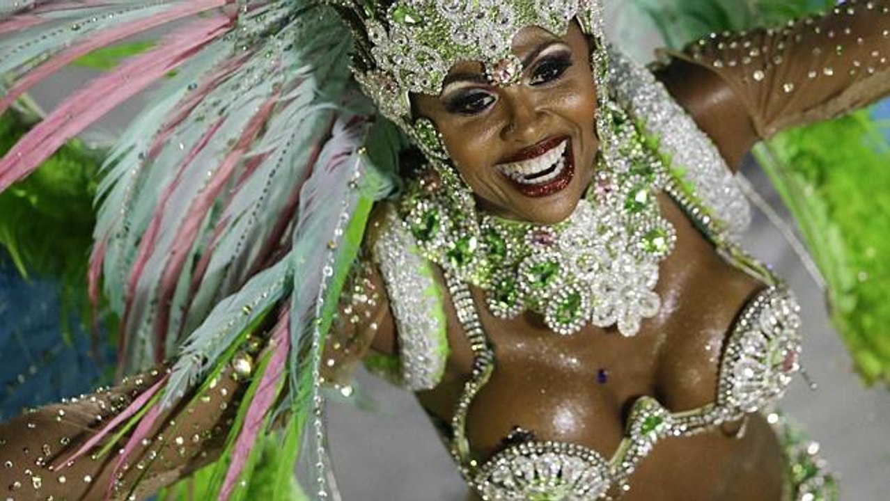 18 YEARS OLD DANCING STAR PRESENTATION  DANCE BY MARY  SPRING  RIBEIRO