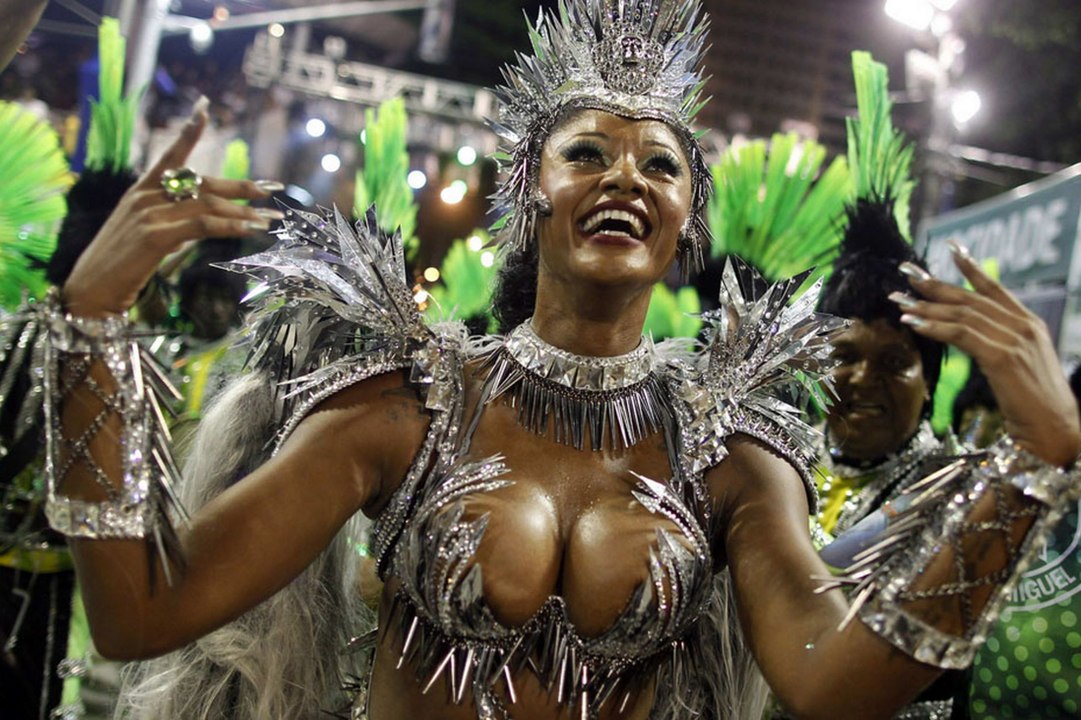 ESUBERANTE DIVA CARNEVALE DI BRASILE  Mariana
