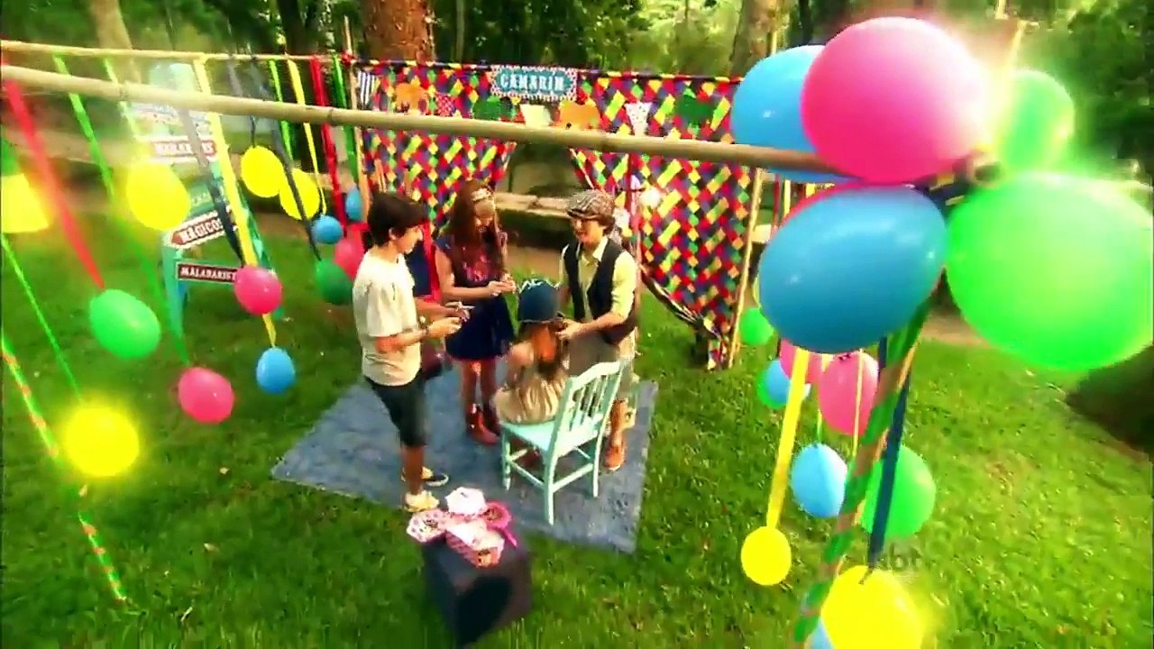 Cúmplices de um Resgate - Clipe Ela Quer Ser Alguém