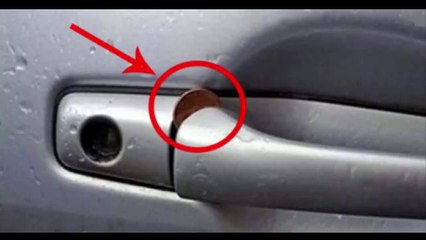 ATENCIÓN: Si ves una moneda en la puerta de tu carro, tienes que reaccionar inmediatamente. Por favo