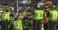 Mohammad Irfan abusing Khurram Manzoor after taking his wicket