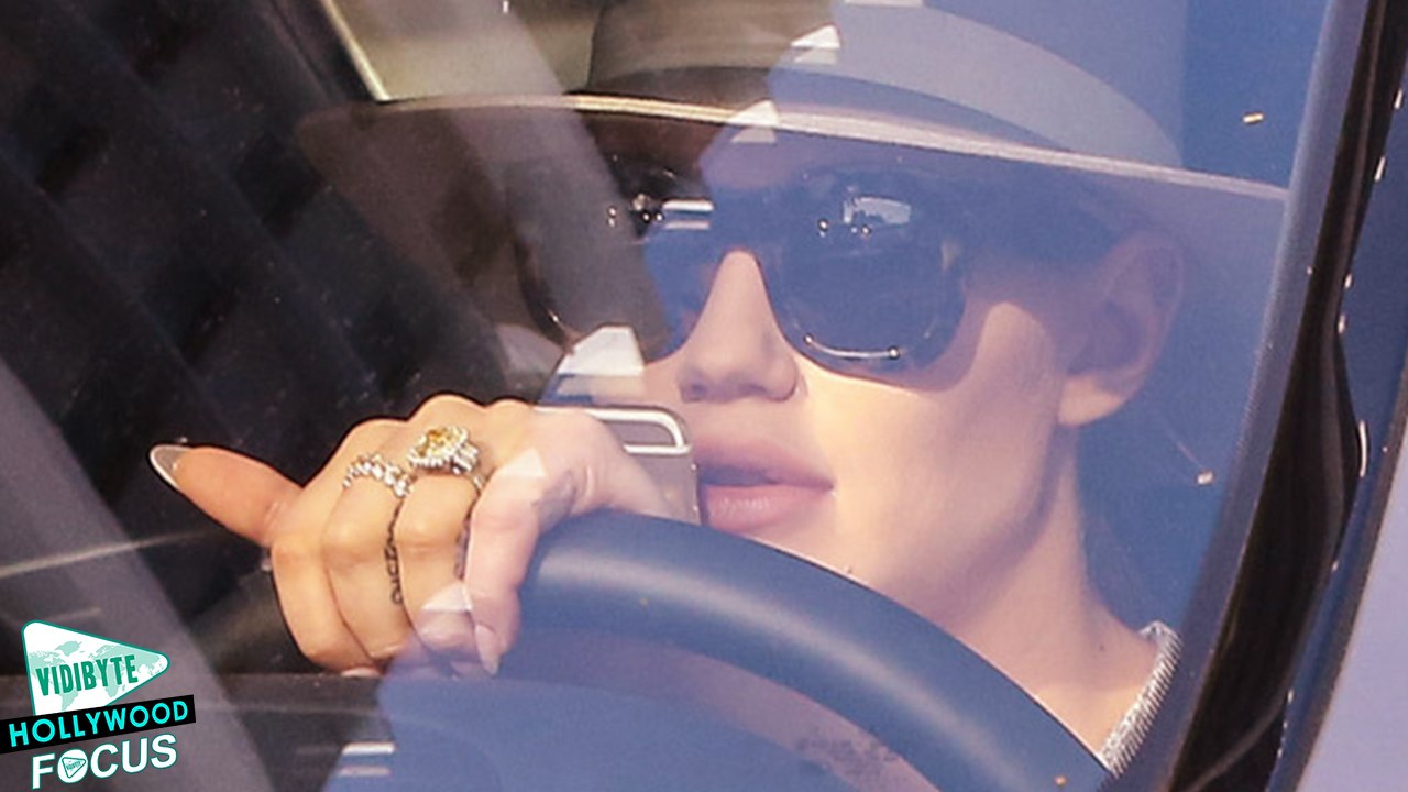 Iggy Azalea Puts Engagement Ring Back On After Nick Young Cheating Scandal