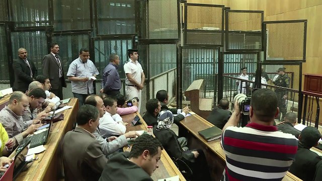 تأجيل النطق بالحكم على مرسي في قضية التخابر مع قطر