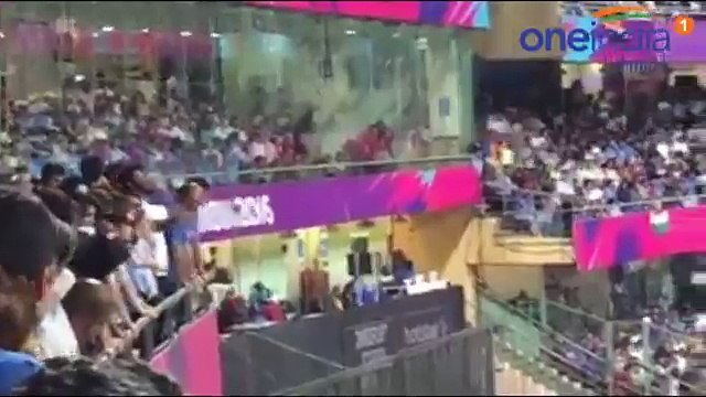 Virat Kohli Dancing in front of Anil Kapoor in Jhakaas Style- Watch Video