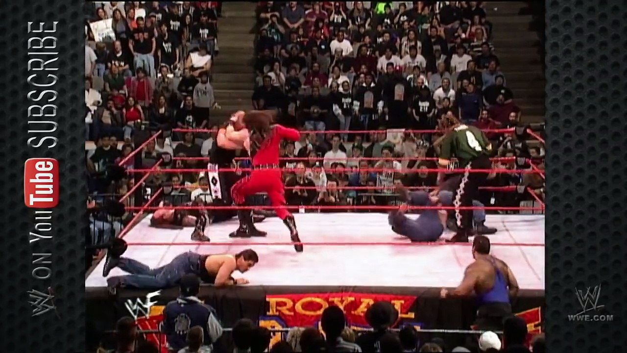 Kane burns The Undertaker