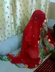 The boy put on the veil and the bride's wedding video on Facebook when everyone away so tuhuga taking video to upload