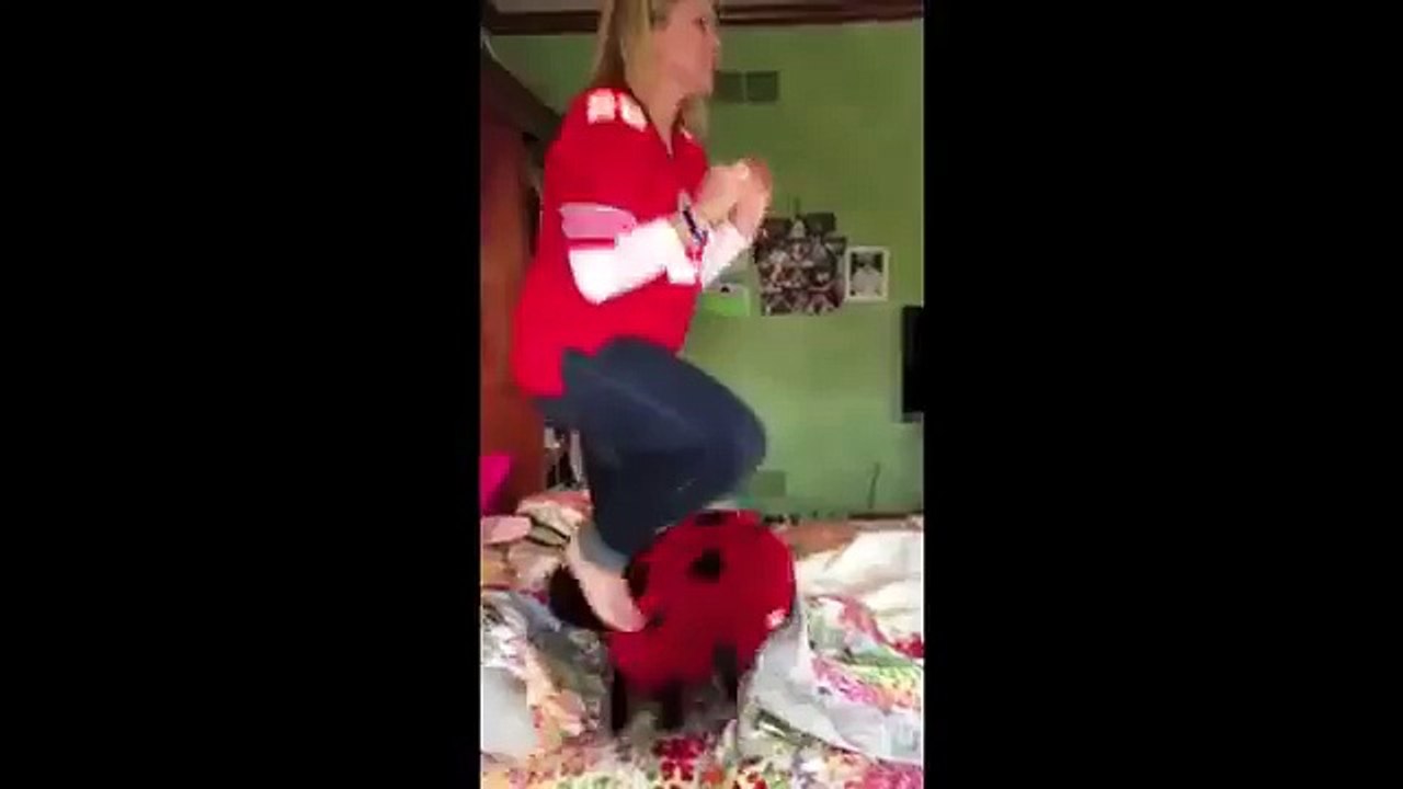 Girl Freaks out When She Discovers Bug