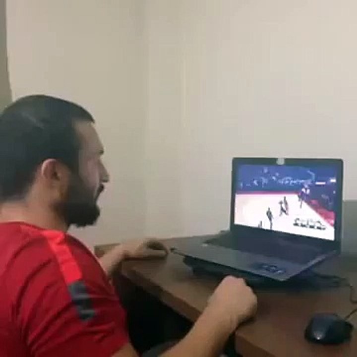 Bileklik ve Basketbol Çılgınlığı - Aykut Elmas Vine