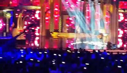 Atif Aslam Mesmerising Audience at Hum Awards 2016 - 4th #ServisHUMAWARDS