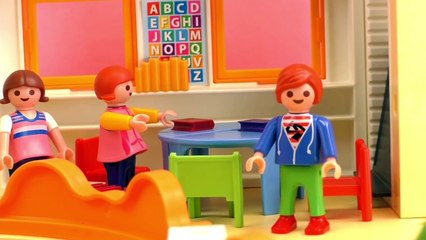 Saint Nicolas arrive trop tôt au jardin pour enfants Soleil qui brille – Film Playmobil fr