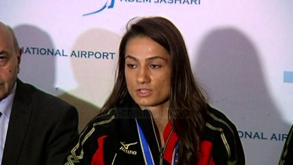 Kelmendi: E emocionuar për flamurin dhe himnin kosovar në Rusi - Top Channel Albania - News - Lajme