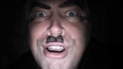 Гена Дерюгин усатый мужик вечером