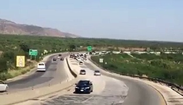 Watch Amazing Caravan of Chaudhry Sarwar With Hundreds of Vehicles Moving Towards Islamabad