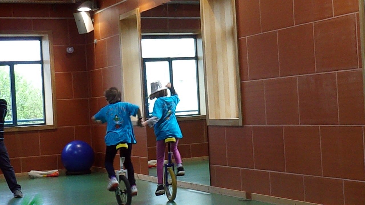 Monocycle entre frangines