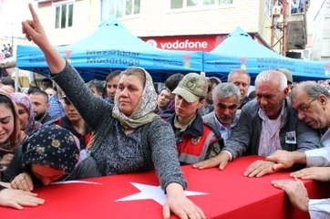 Şehit Annesi Oğlunu Parkasıyla Uğurladı: Senin Yerine Ben Savaşacağım