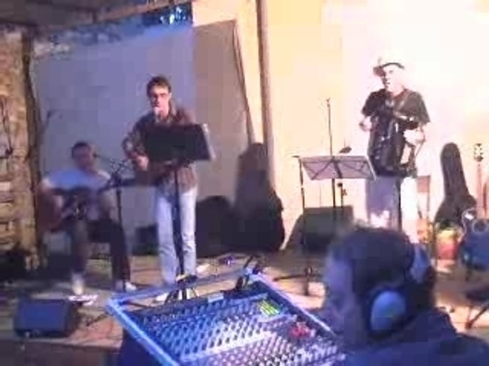 Live bonhomme de chien(la rue ketanou) "un groupe"