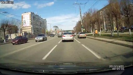 Quand tu dois courir après ta propre voiture... FAIL