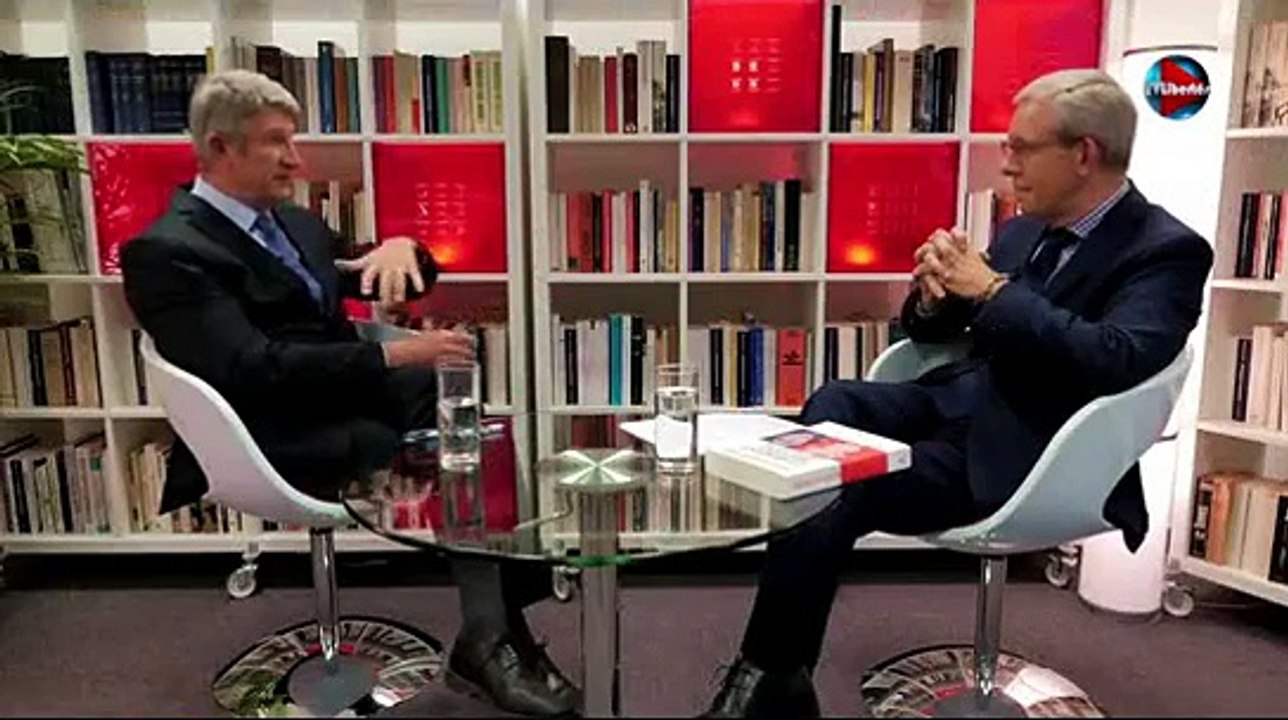 François Fillon confie à Philippe de Villiers Les Bilderberg nous gouvernent