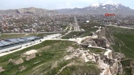 Van Yrd. Doç. Dr. Kardaş Van'ın Gelişmesini Ermeni İsyanları Engelledi-Tamamı