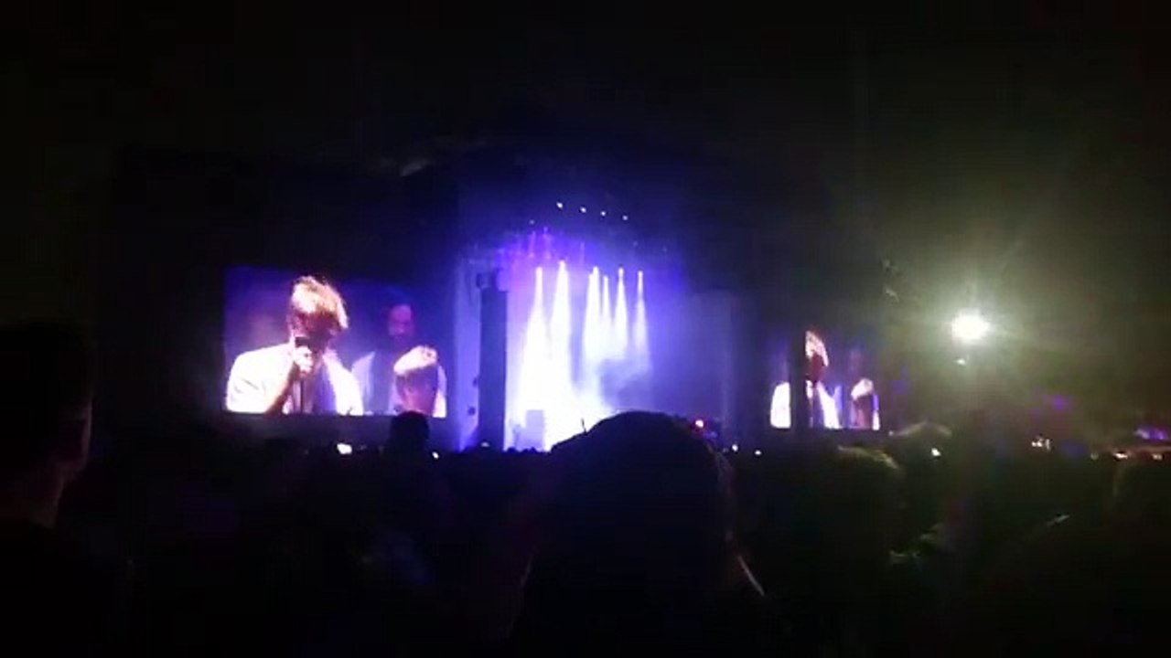 LCD Soundsystem covers Prince's -Controversy- at Coachella 2016