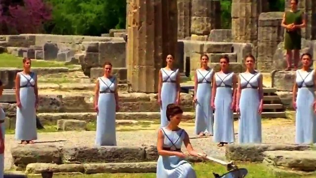 В Греции зажгли Олимпийский огонь 2016 видео Olympic flame ceremony