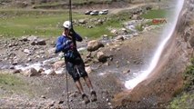 Hakkarili Dağcılar, 70 Metre Yükseklikteki Kayalara Tırmandı-Tamamı
