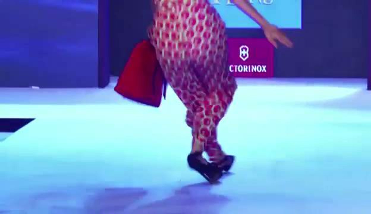 Ha Ha Model Fall During Ramp Walk-Must Watch--Top Funny Videos-Top Prank Videos-Top Vines Videos-Viral Video-Funny Fails