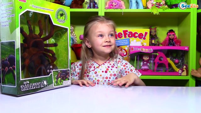 Видео для детей. Паук Тарантул. Ярослава открывает новую игрушку. Tiki Taki Kids