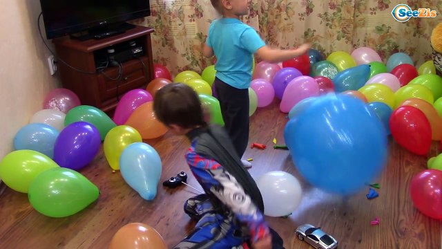 Гоночная Машина Феррари. Трансформер Оптимус Прайм и Ярослава лопают шарики. Tiki Taki Boys