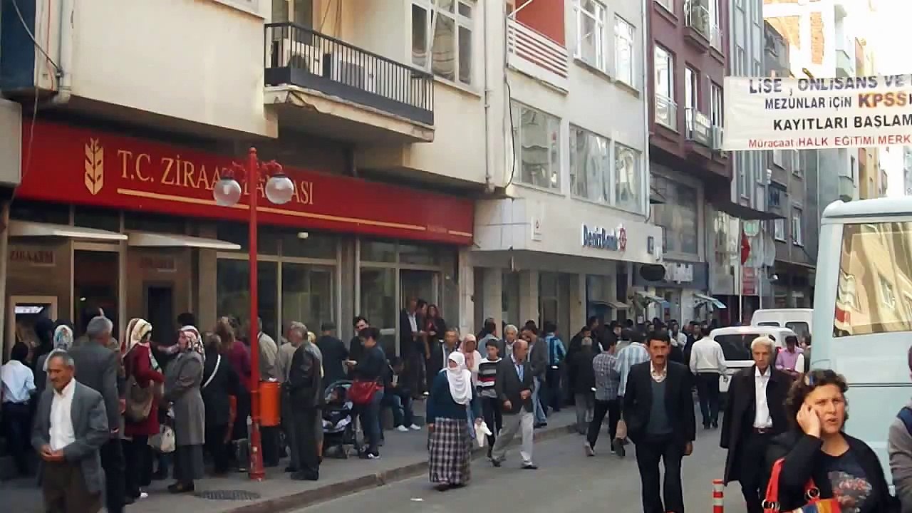 003  1960-70-80-90lar YağBenzin...Ekmek değil BANKOMAT kuyruğu 21 kasım ‎2013 Fatsa