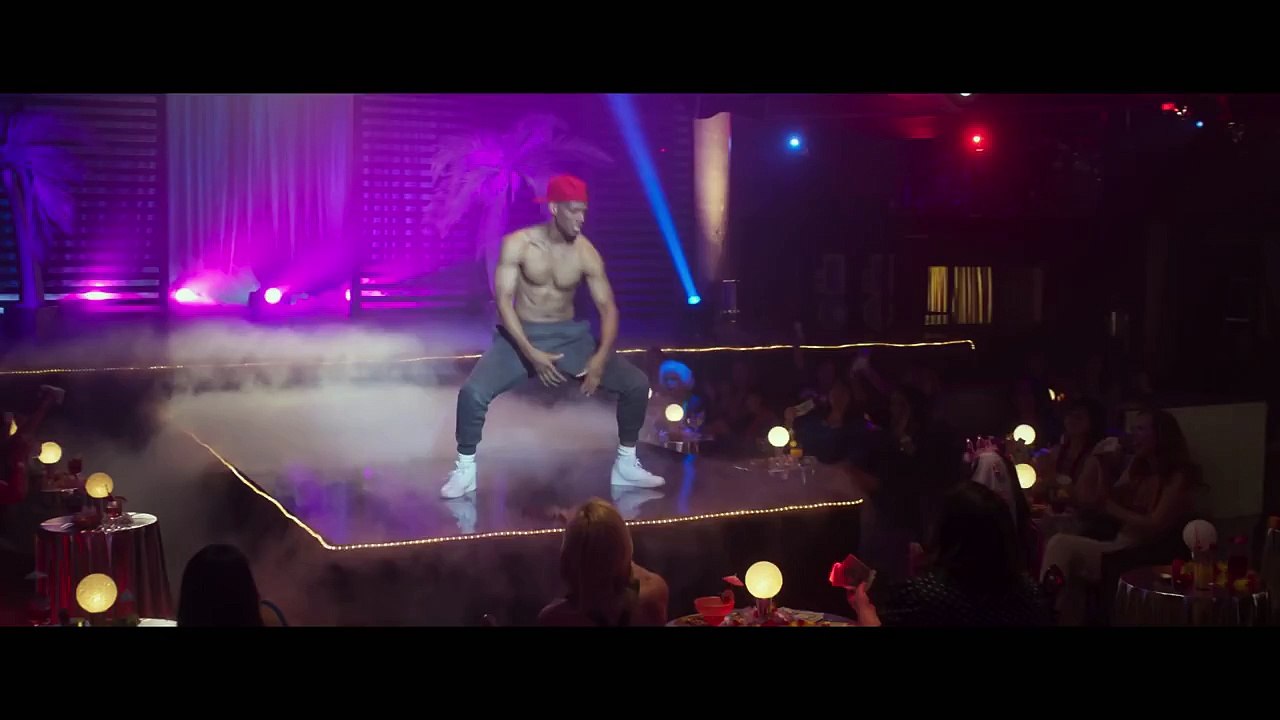 Marlon Wayans is a weird stripper!