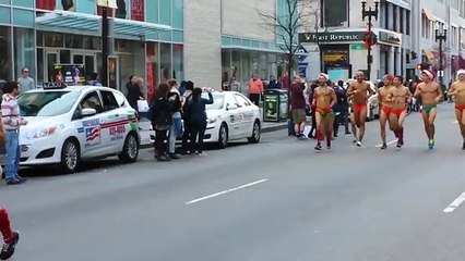 Man runs in green speedo for Boston's 2015 santa race