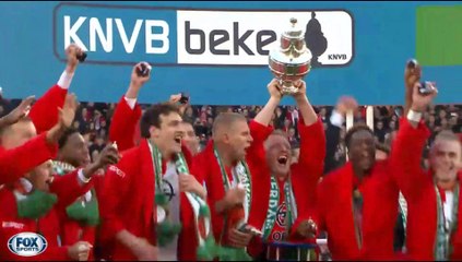 24-04-2016 Feyenoord ontvangt KNVB Beker van Wim Jansen