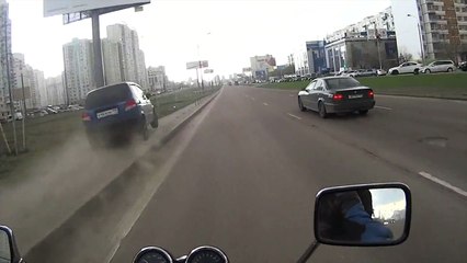 Une grosse frayeur pour un motard !