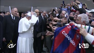 A surpresa do Papa ao reencontrar amigo na multidão